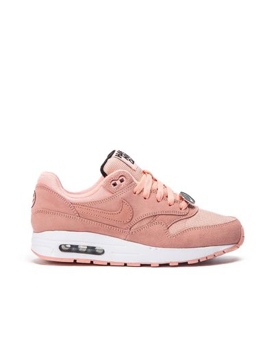 have a nike day air max pink