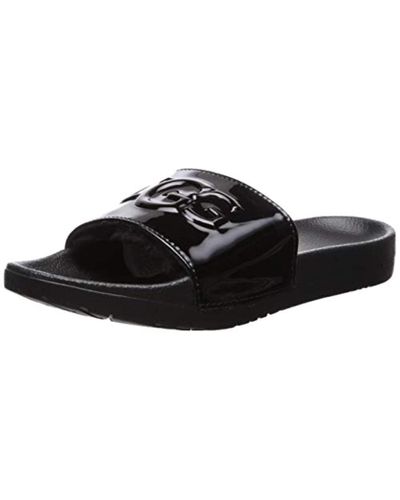 ugg royale graphic slide