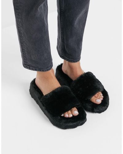 bershka slider in sand