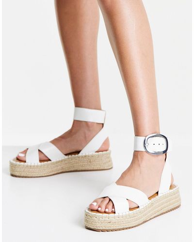 Sandalias blancas tipo alpargatas con plataforma plana justice ASOS de  color Blanco | Lyst