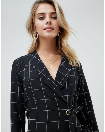 Vestido tipo americana con lazada lateral en cuadros negros  PrettyLittleThing de Tejido sintético de color Negro - Lyst