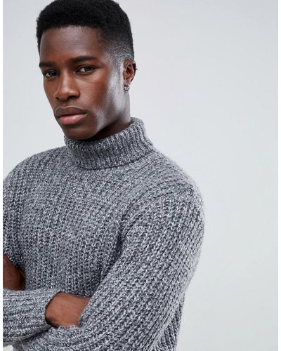 round neck with buttons