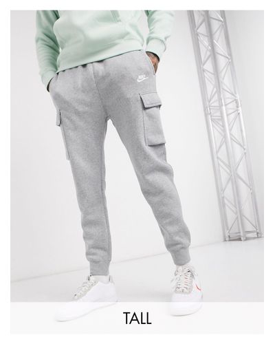 nike club cuffed cargo sweatpants in dark gray
