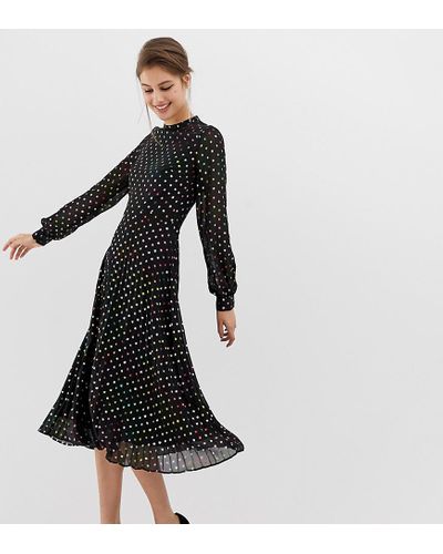 emerald green long sleeve velvet dress