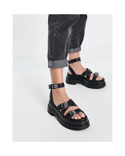 Sandali con suola spessa a carrarmato neri di Bershka in Nero | Lyst