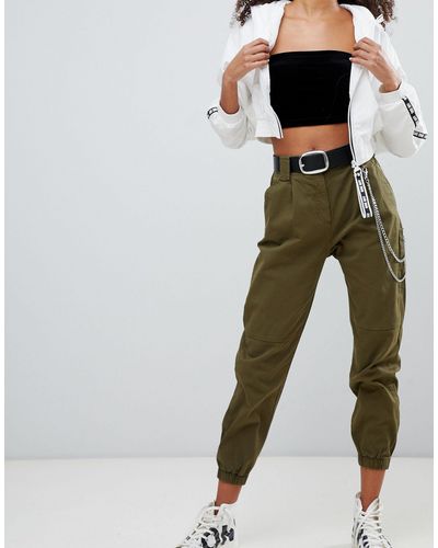 Pantaloni cargo con catenaBershka in Denim di colore Verde | Lyst