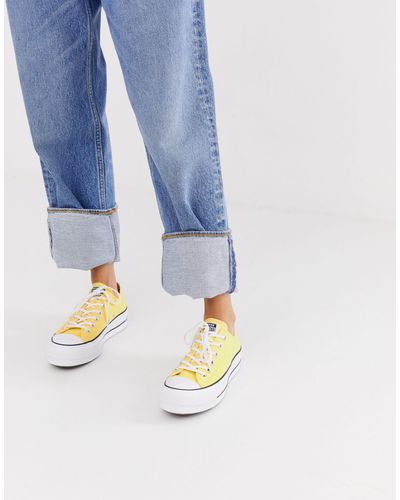 yellow chucks outfit