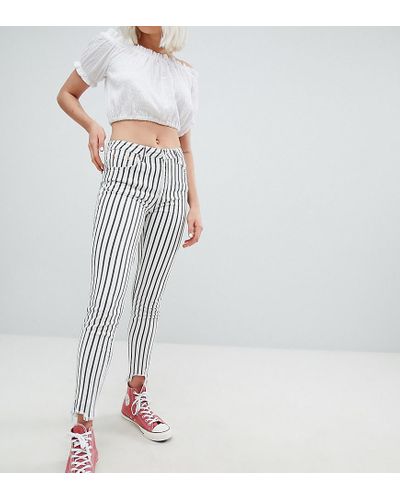Vaqueros ajustados de rayas con bajo deshilachado de Pull\u0026Bear de Denim de  color Blanco | Lyst