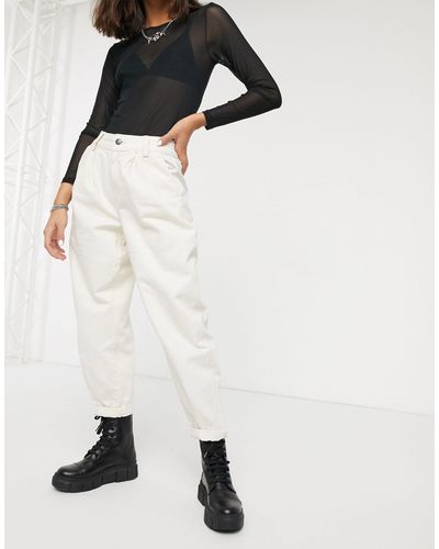 Pantaloni larghi con pieghe écruBershka in Denim di colore Bianco | Lyst