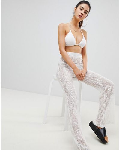 Pantaloni copricostume in pizzoPrettyLittleThing in Pizzo di colore Bianco  | Lyst