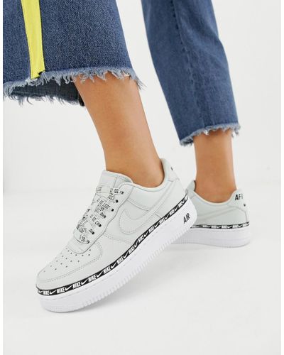 Nike Leer Air Force 1 Swoosh Tape - Zilveren Sneakers Met Swoosh En Bies in  het Metallic | Lyst NL