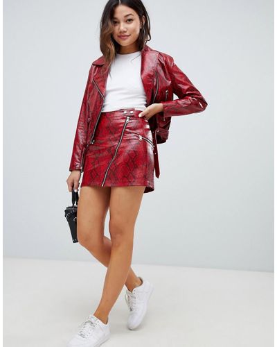 Gonna in pelle sintetica PU con stampa effetto serpente e zip in coordinato  di Bershka in Rosso | Lyst