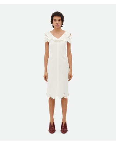 Bottega Veneta Kleid Aus Viskose Und Seide Mit Englischer Stickerei - Weiß