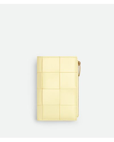 Bottega Veneta Mittelgroßes Cassette Bi-fold Portemonnaie Mit Zip - Gelb