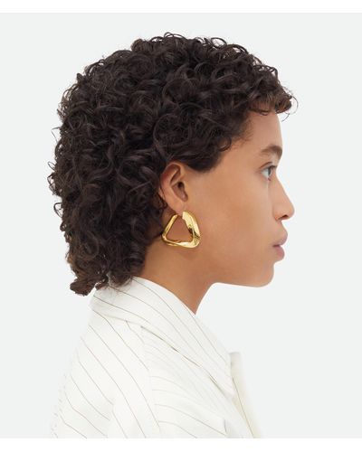 Bottega Veneta Large Twist Triangle Hoop Earrings - Metallic
