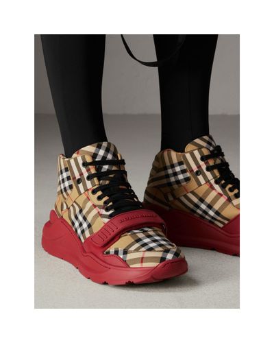 珍しい 55120770 (Burberry/キッズ用トップス) 大人もOK Tシャツ ロゴ ...