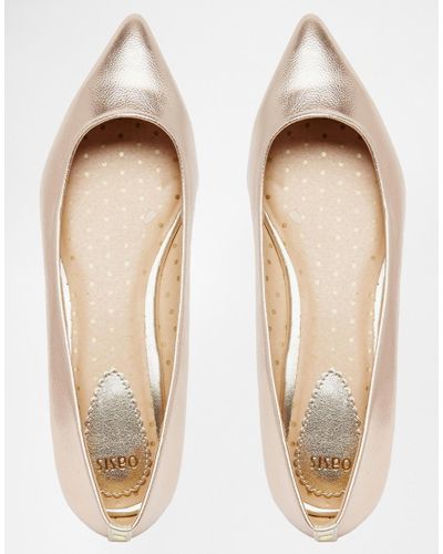 gold pointed flat shoes