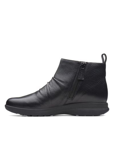 un adorn mid clarks
