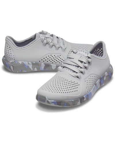 crocs literide pacer camo women's sneakers