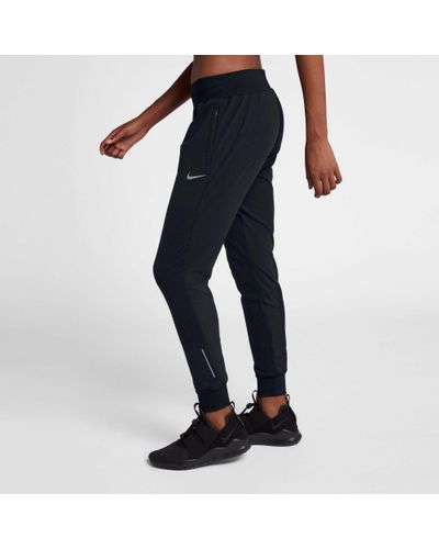 nike essential warm