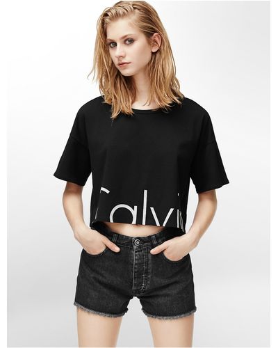 Calvin Klein Jeans Crop Logo Short Sleeve Top in Black - Lyst