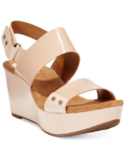 clarks sandals nude