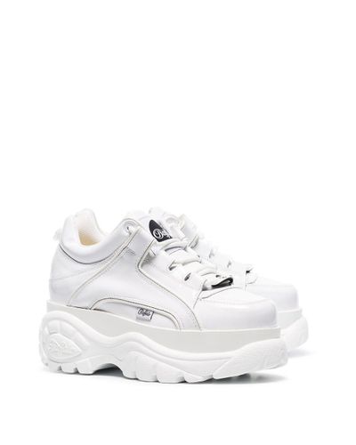 Chunky sneakers blancas clásicas con plataforma baja London Buffalo de  Cuero de color Blanco | Lyst