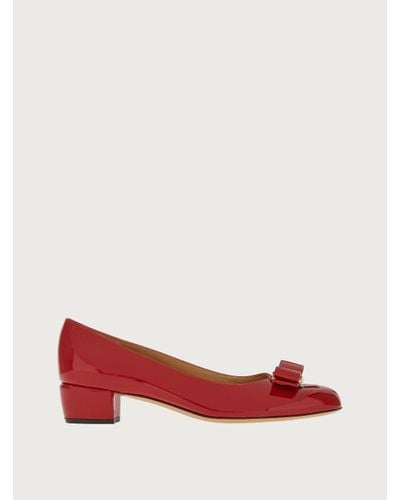 Ferragamo bow clearance pump