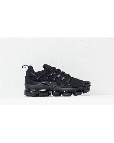 nike air vapormax plus black and grey