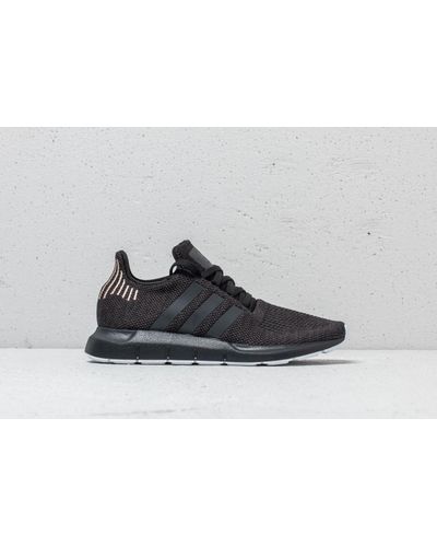 adidas swift run core black carbon white