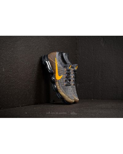 black and gold flyknit vapormax