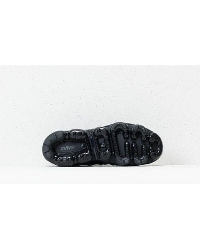 nike air vapormax plus black and grey