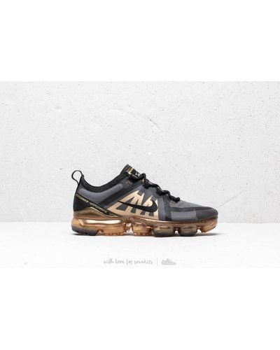 vapormax gold black
