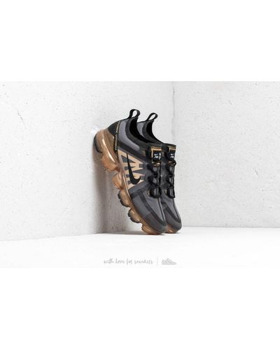 black and gold vapormax mens