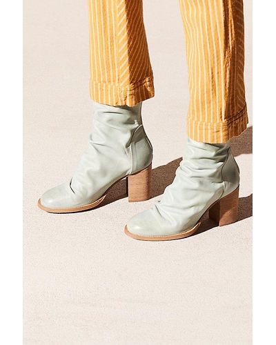elle block heel boot bone