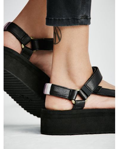 teva flatform universal leather
