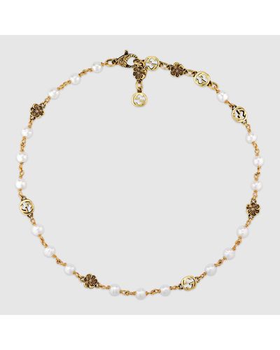 Gucci Collier avec détails perles, gg et fleur - Métallisé