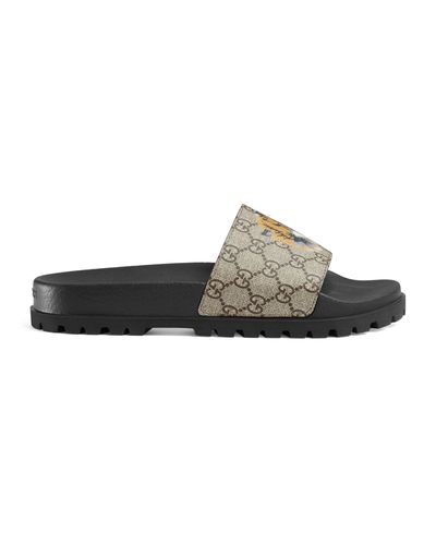 Gucci Pantolette aus GG Supreme mit Tigermotiv - Natur