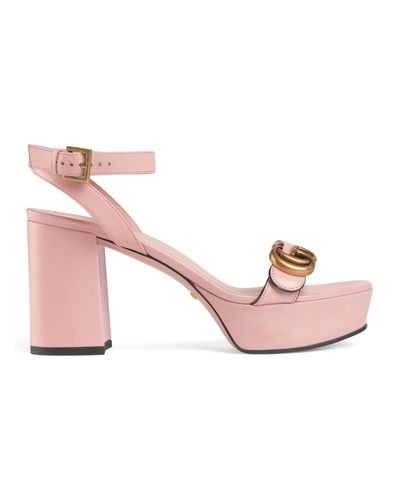 Gucci Plateausandale mit Doppel G - Pink