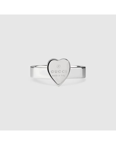 Gucci Ring mit Herz Anhänger und Markenzeichen - Mettallic