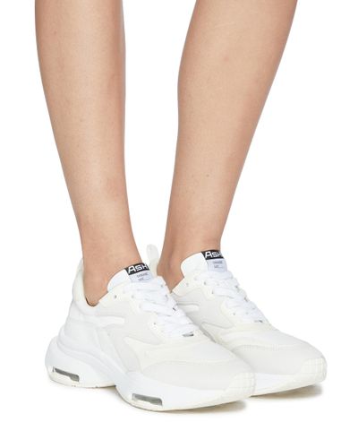 women oc sneakers
