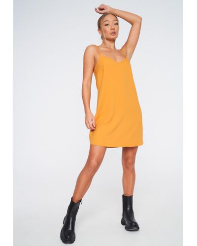 robe courte jaune moutarde