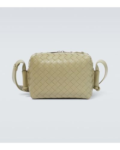 Bottega Veneta Messenger Bag Loop Mini aus Leder - Natur
