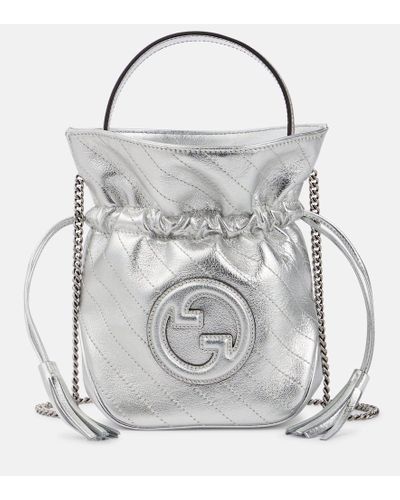 Gucci Bucket-Bag Blondie Mini aus Metallic-Leder - Weiß