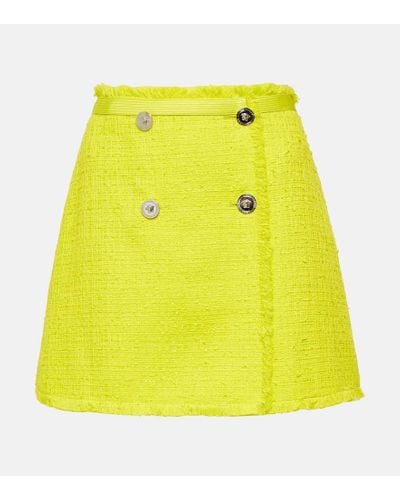 Versace Minifalda de boucle de tweed - Amarillo
