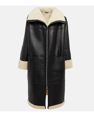 Totême Mantel aus Leder und Shearling - Schwarz