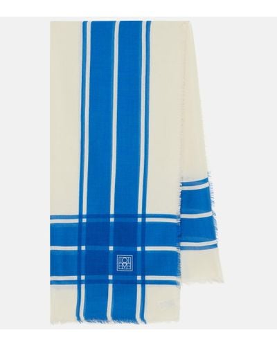 Totême Bedruckter Schal aus Wolle und Seide - Blau