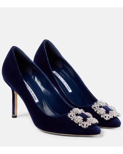 Manolo Blahnik Hangisi 90 Embellished Velvet Court Shoes - Blue