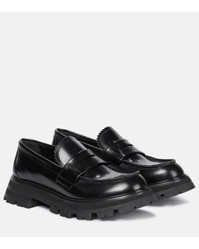 Alexander McQueen Zapato de de cuero brillante con suela de goma - Negro