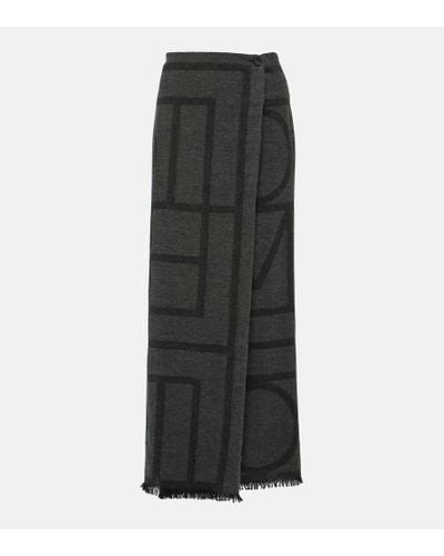 Totême Falda larga de lana con logo bordado - Negro